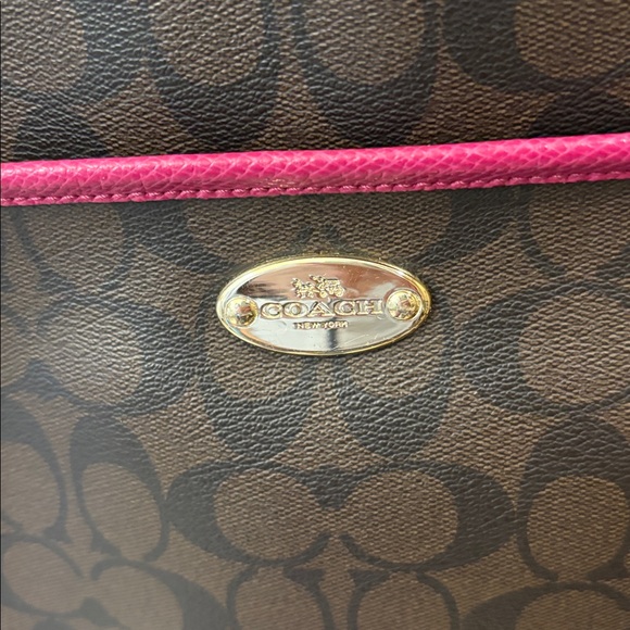 New COACH Crossbody bag. Perfect for Valentine’s Day!! - Picture 3 of 5